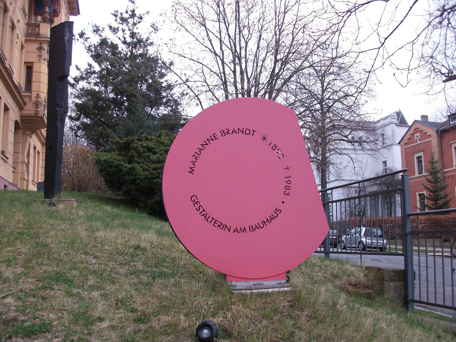 Commemorative plaque at Marianne Brandt House