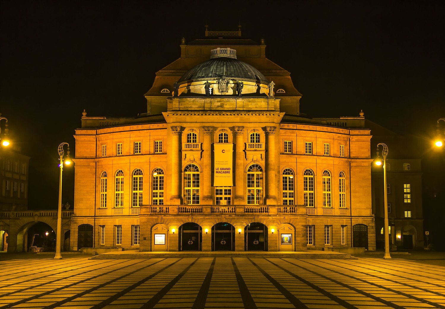 Chemnitz opera house at night