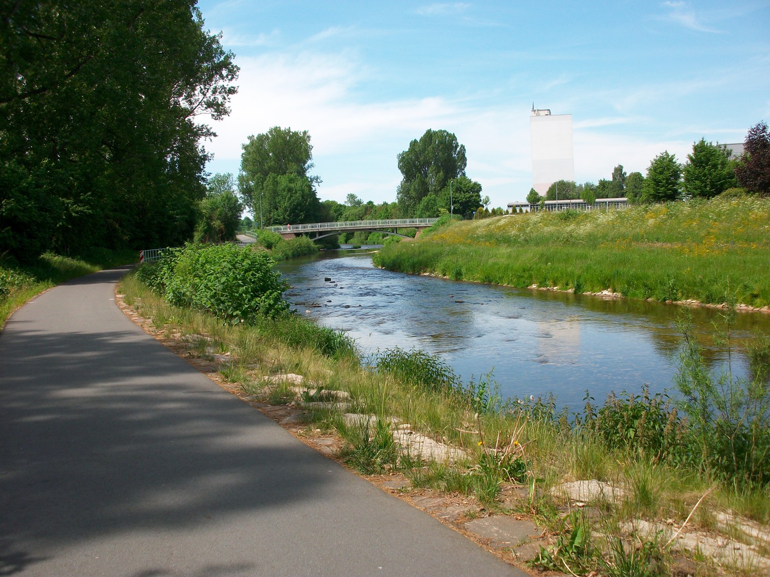 River Chemnitz and a riverside path in Glösa