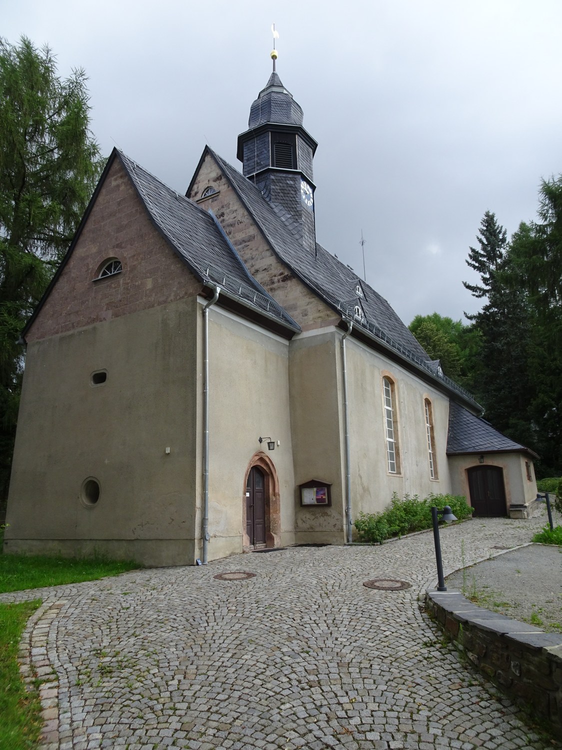 Adelsberg church near the start of the Höhenweg
