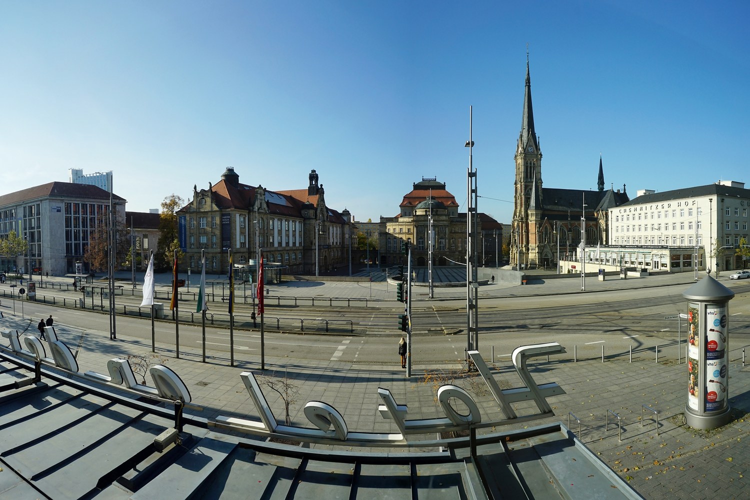 Theaterplatz with the art collections and Petrikirche