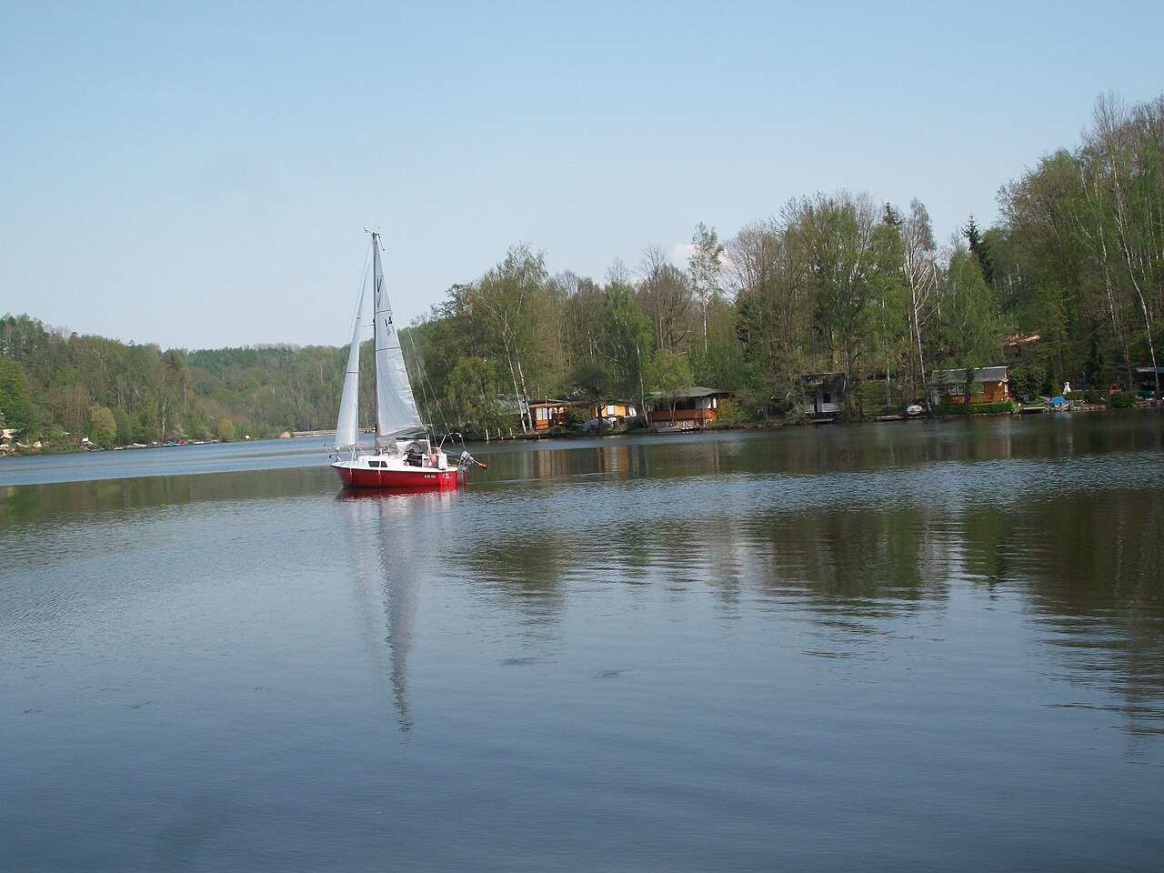 Segelboot auf der Talsperre Kriebstein