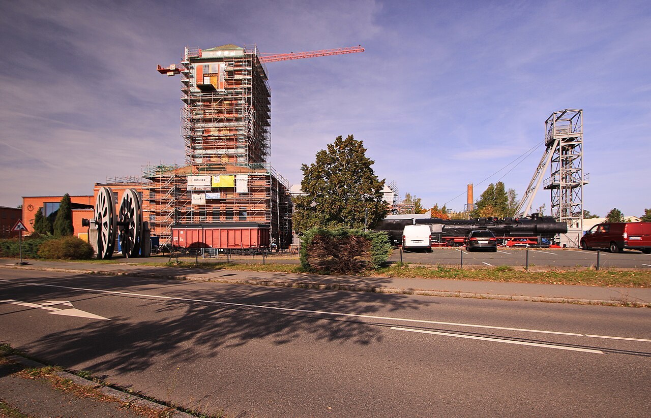 Förderturm und Freigelände der KohleWelt in Oelsnitz